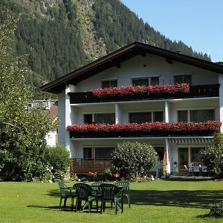 Gaestehaus Ahornblick Mayrhofen